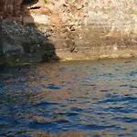 Amata Леука